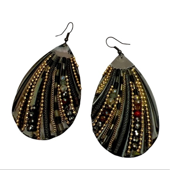 Jewelry - Black Bling Dangle Gold Drop Earrings Shell Like!